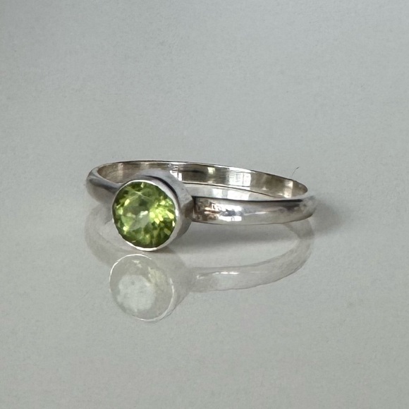 NWOT Sundance Fiddlehead Ring Peridot Sterling Silver